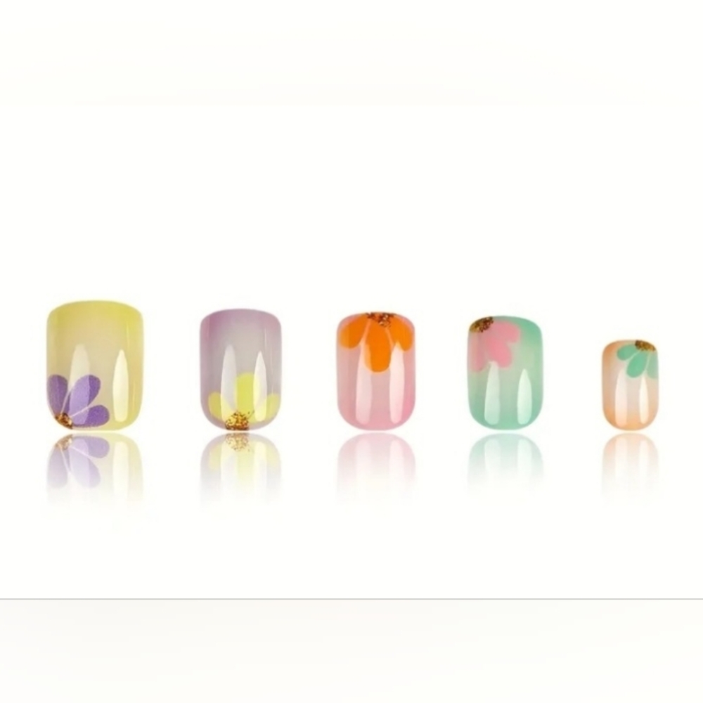 Press On Nails Glossy Short Square Pastel Floral 24 Pcs NWT - Picture 3 of 6